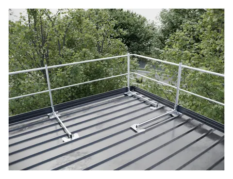 SafeGuard Protect Metal: Geländer auf einem Trapezblechdach